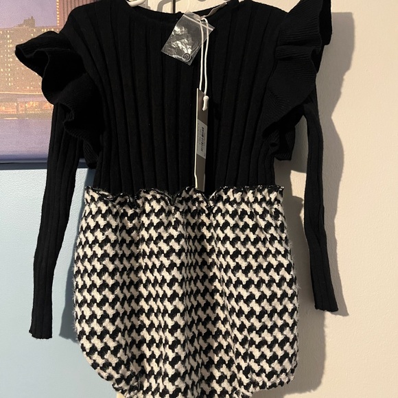 One Child. NWT Body suit for toddler girls in black and white in size 3. NWT - Picture 2 of 10